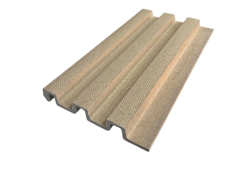 Wandpaneel aus geriffeltem PS mit gewebter Struktur in Beige
